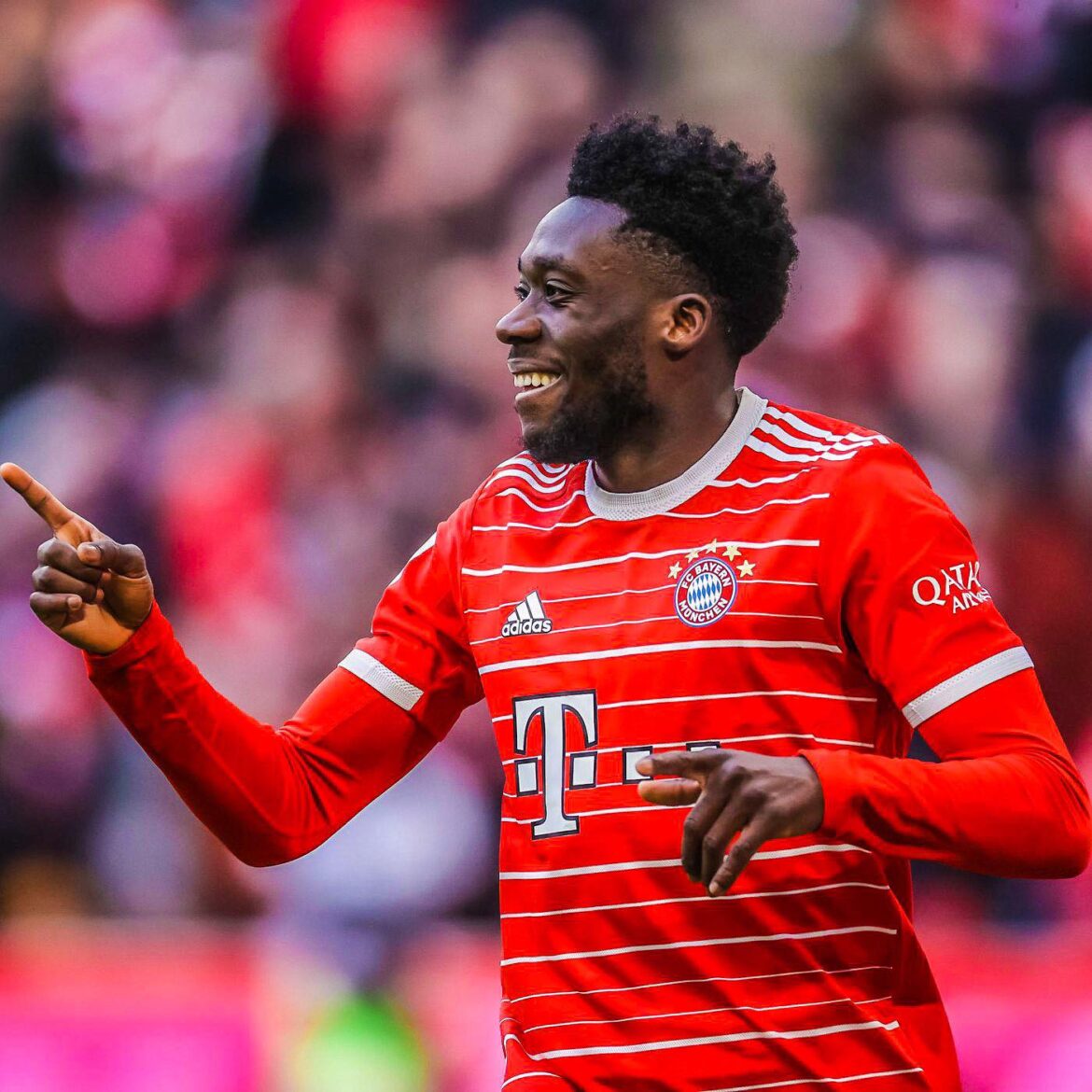 There is a sense that Alphonso Davies is now leaning towards extending his contract at Bayern Munich over joining Real Madrid.