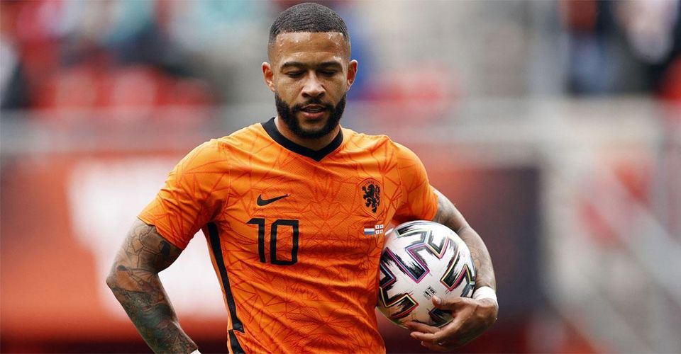 AC Milan are interested in signing Memphis Depay, who is a free agent.