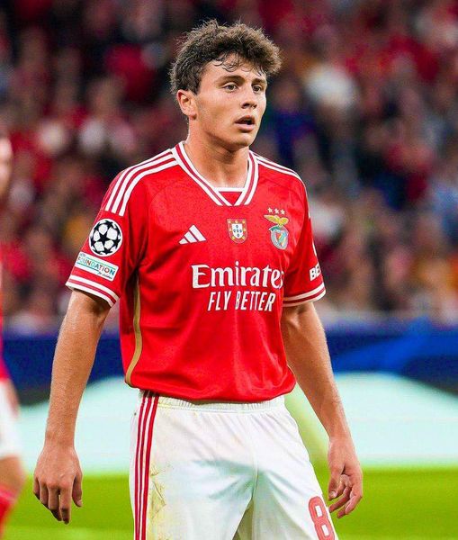 PSG are edging closer to an agreement with Benfica over the signing of Joao Neves.