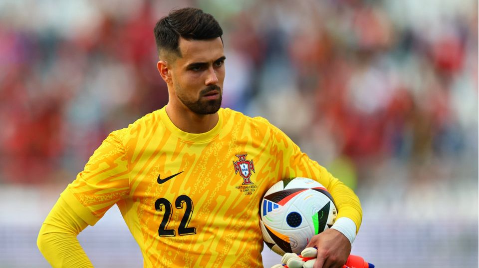 Barcelona are interested in signing Porto goalkeeper Diogo Costa, who is also wanted by Manchester City, but his inflated price of £37.5m makes a deal complicated.