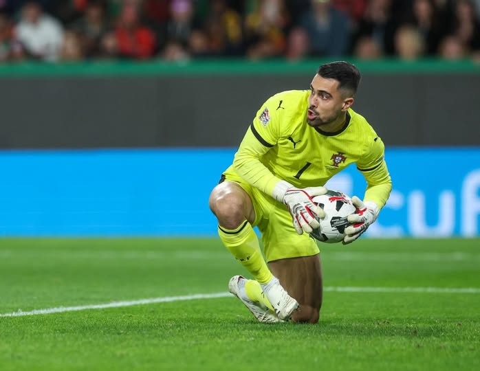 Manchester United manager Ruben Amorim wants Porto goalkeeper Diogo Costa to replace Andre Onana.