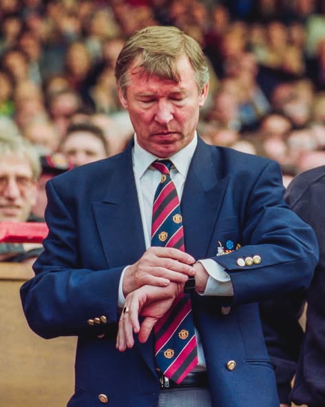 Pep Guardiola: “Sir Alex Ferguson is the greatest manager of all time. Longevity at that level is impossible — except for him.”